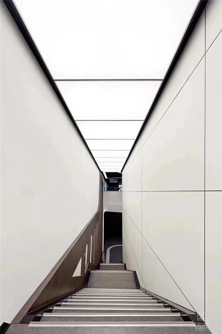 辦公樓裝飾貼膜施工