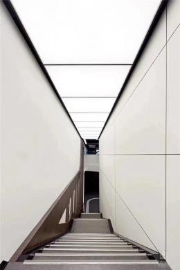 高品質(zhì)辦公樓裝飾貼膜實(shí)景案例—PVC木紋膜施工