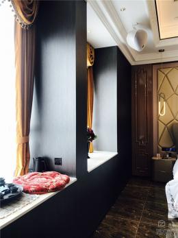 看一下黑色裝飾貼膜給酒店翻新貼膜后的效果如何