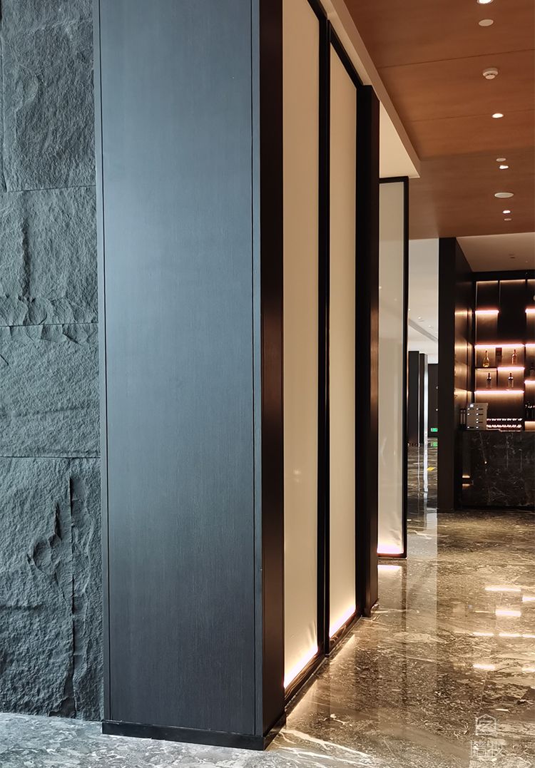 綿陽酒店定制高端黑色木紋裝飾貼膜案例-PVC木紋膜