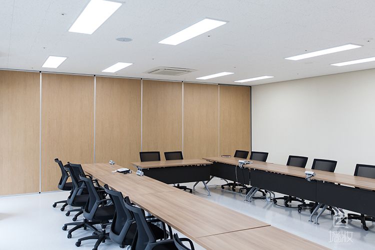 大學(xué)多功能教室會(huì)議室pvc木紋膜多種拼接方式裝飾效果展示