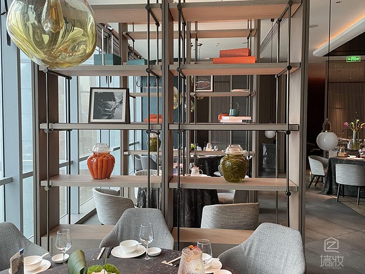 中高端餐廳使用裝飾貼膜lg木紋膜場(chǎng)景實(shí)拍——pvc裝飾貼膜木