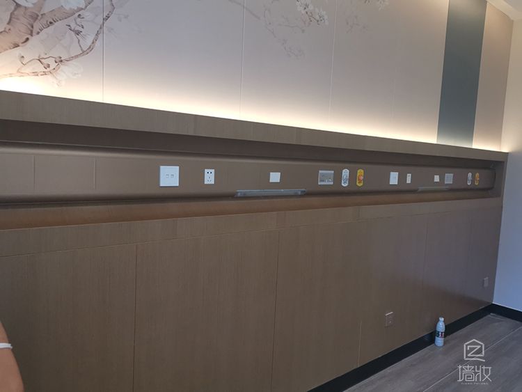 市級三甲醫院病房金屬膜PVC裝飾貼膜翻新改造-Lg裝飾貼膜